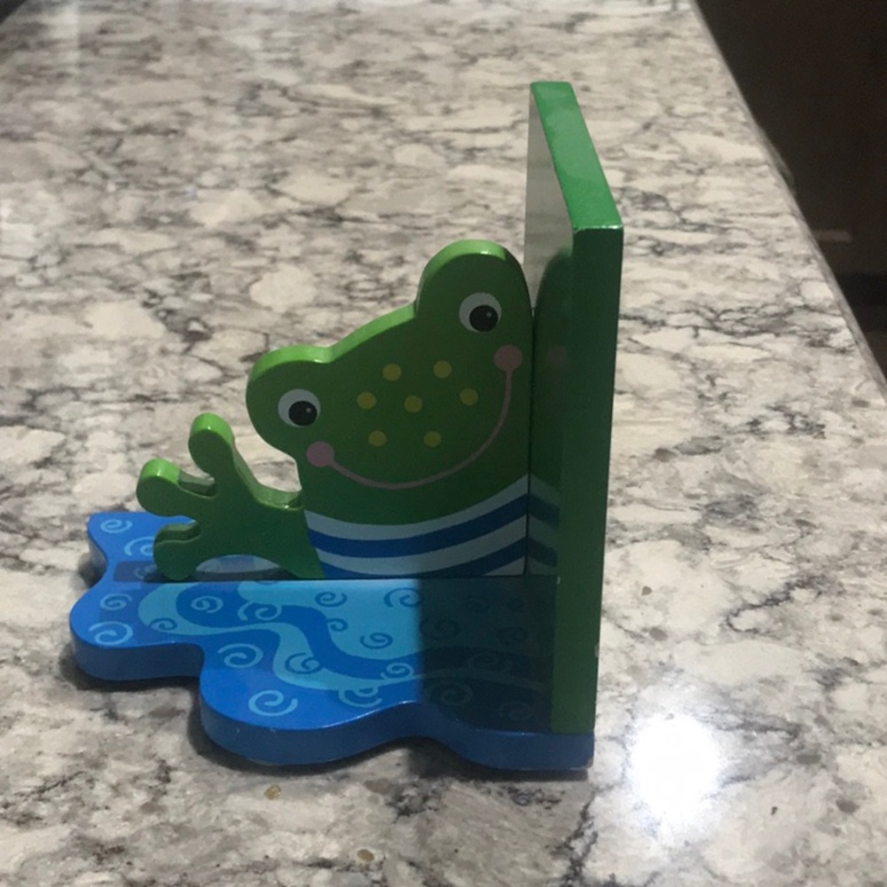 Book Ends Frog - Picture 2 of 10